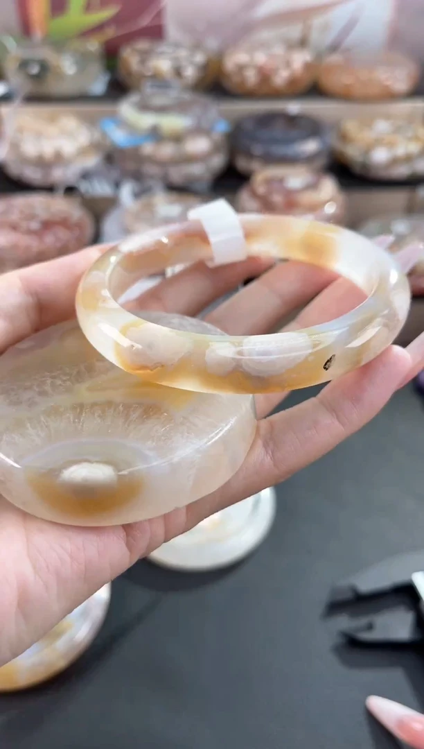 未镶嵌手镯石英质玉64