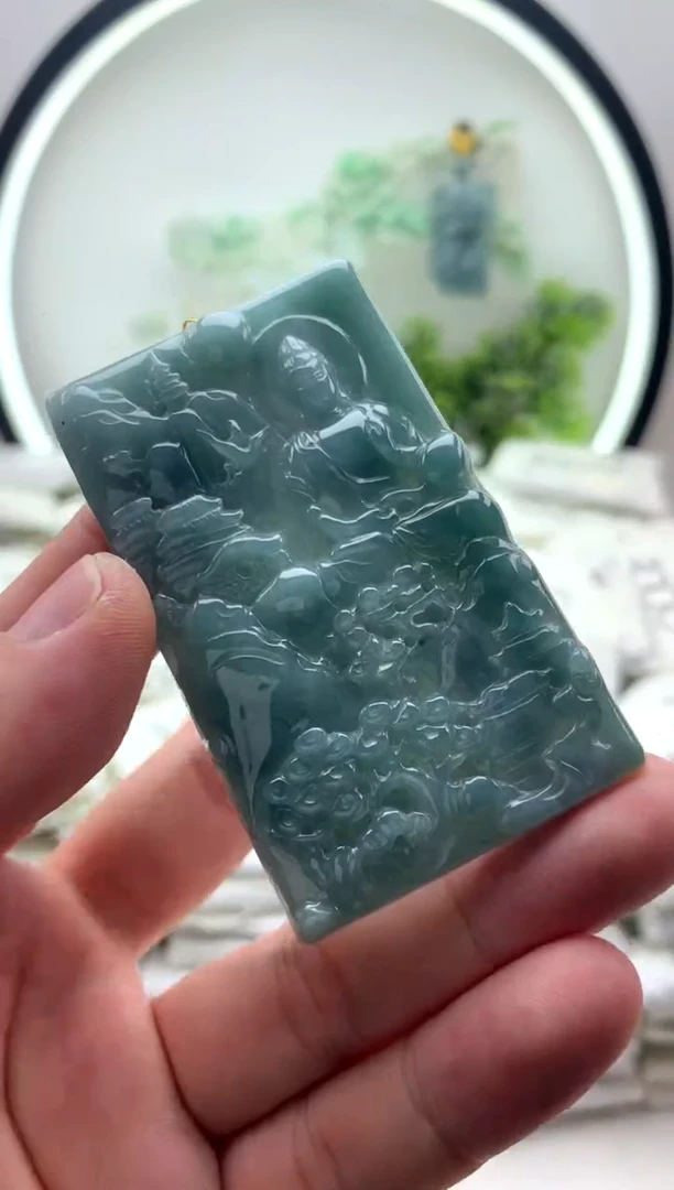 翡翠未镶嵌颈饰大势至