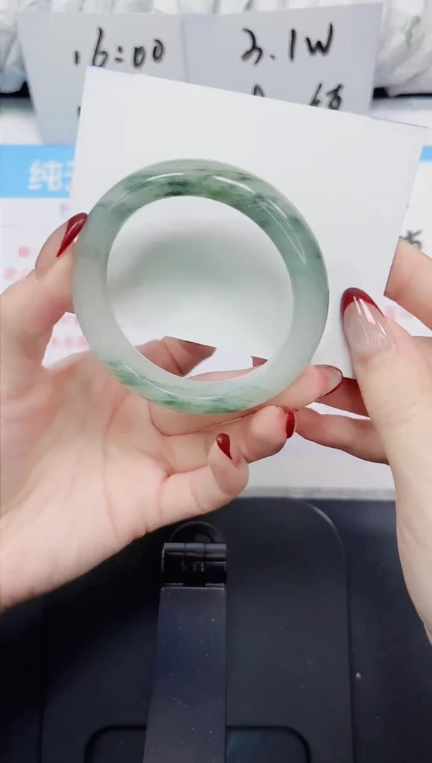 【闪购商品】石英质玉手镯未镶嵌210