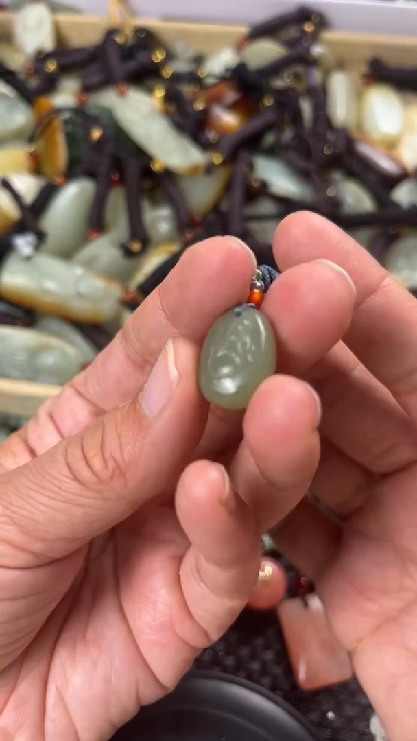 【闪购商品】和田玉颈饰未镶嵌多样性发货没有证书拍一发一有瑕