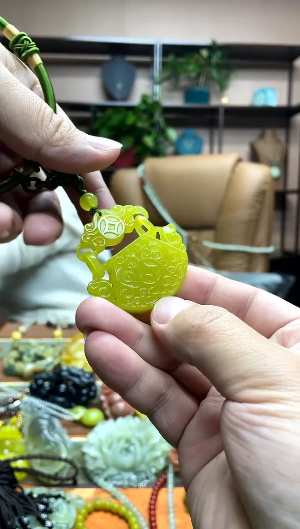 未镶嵌岫玉吊坠·