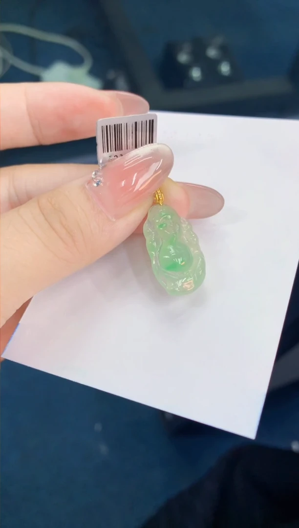 翡翠未镶嵌颈饰1