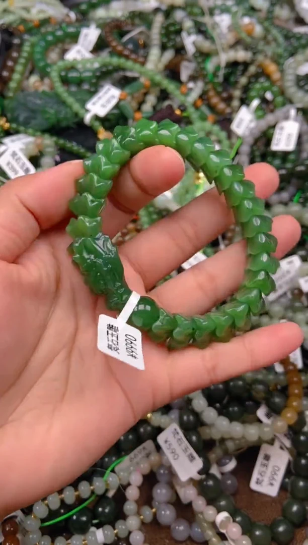 和田玉未镶嵌颈饰1