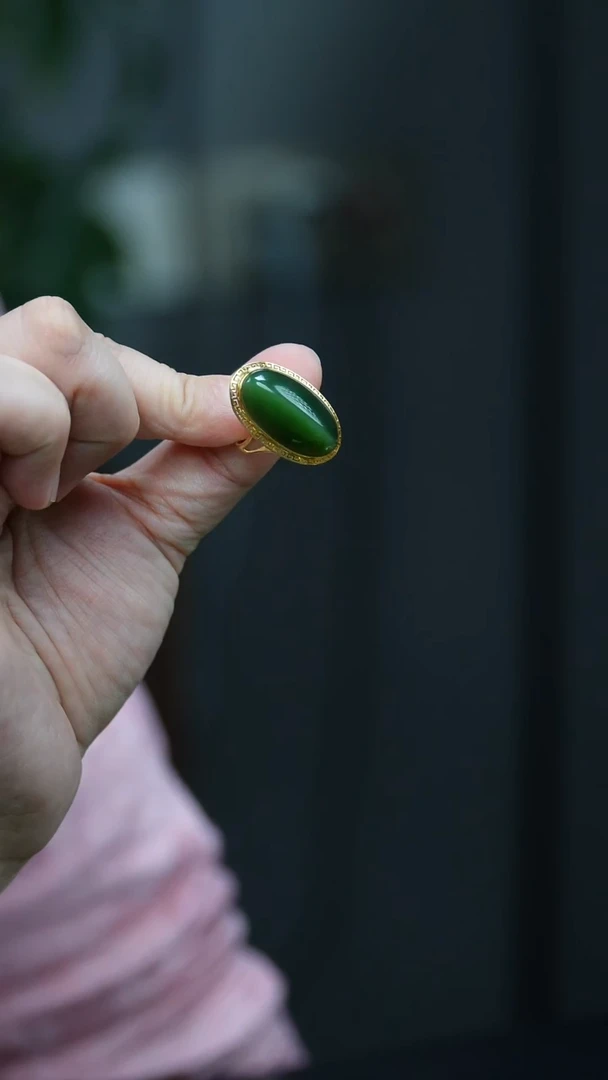 18K金镶嵌戒指和田玉1