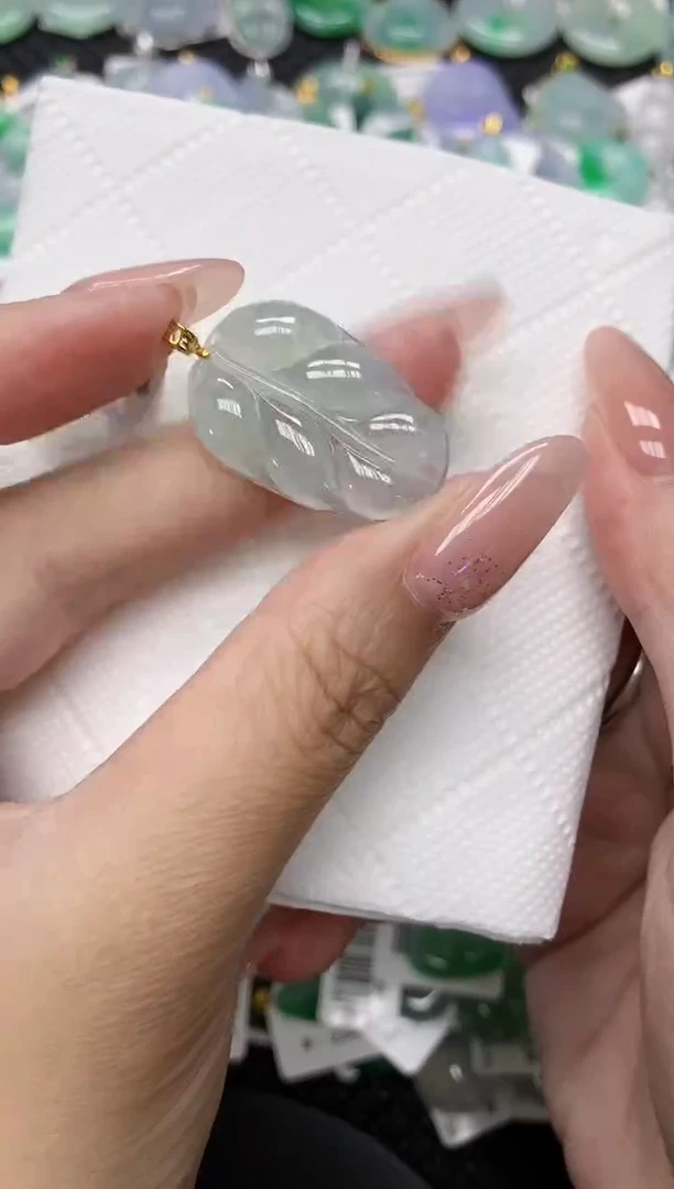 颈饰18K金镶嵌翡翠1111111111