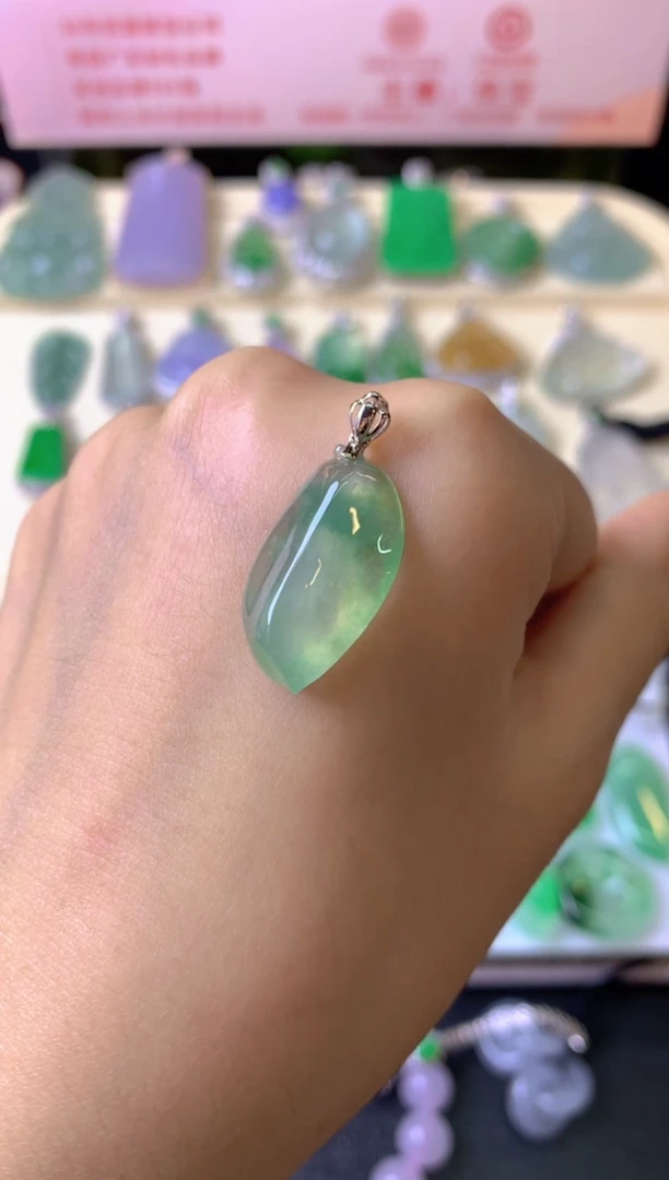 吊坠(不含链)18K金镶嵌翡翠小*女吊坠