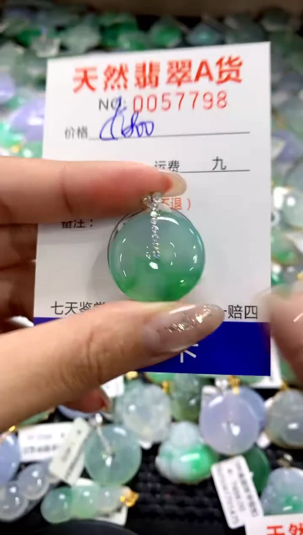 颈饰18K金镶嵌翡翠1111111111111111