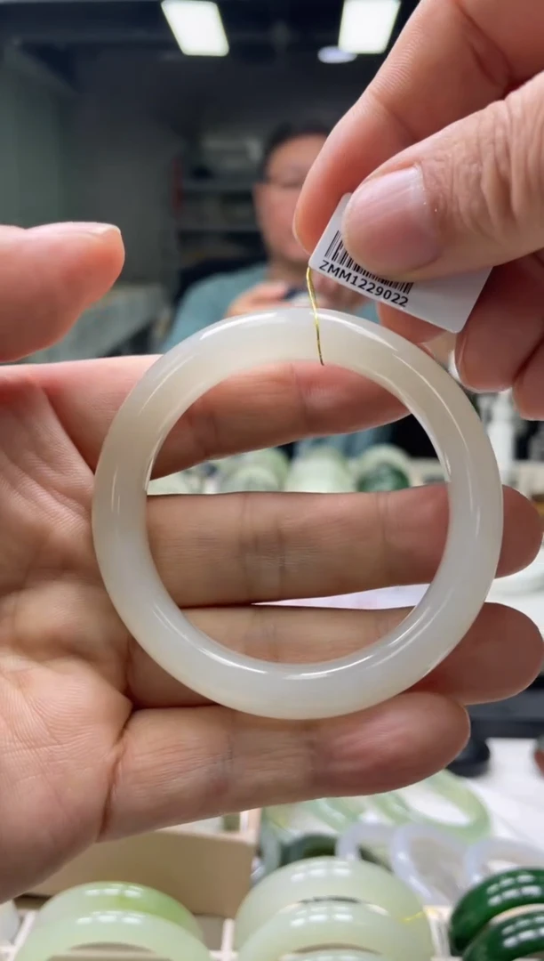 【闪购商品】和田玉手镯未镶嵌编码9022 圈口53-54