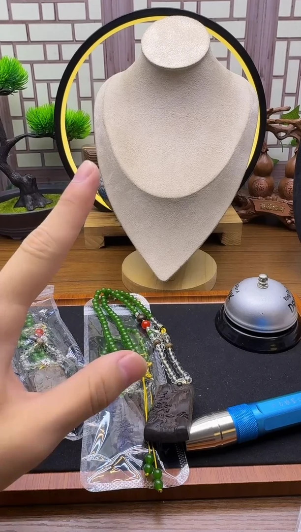 颈饰14K金镶嵌和田玉L29