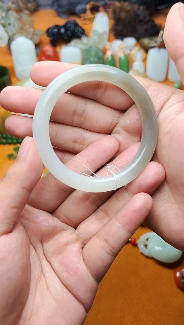 【闪购商品】和田玉手镯未镶嵌56.5圈口