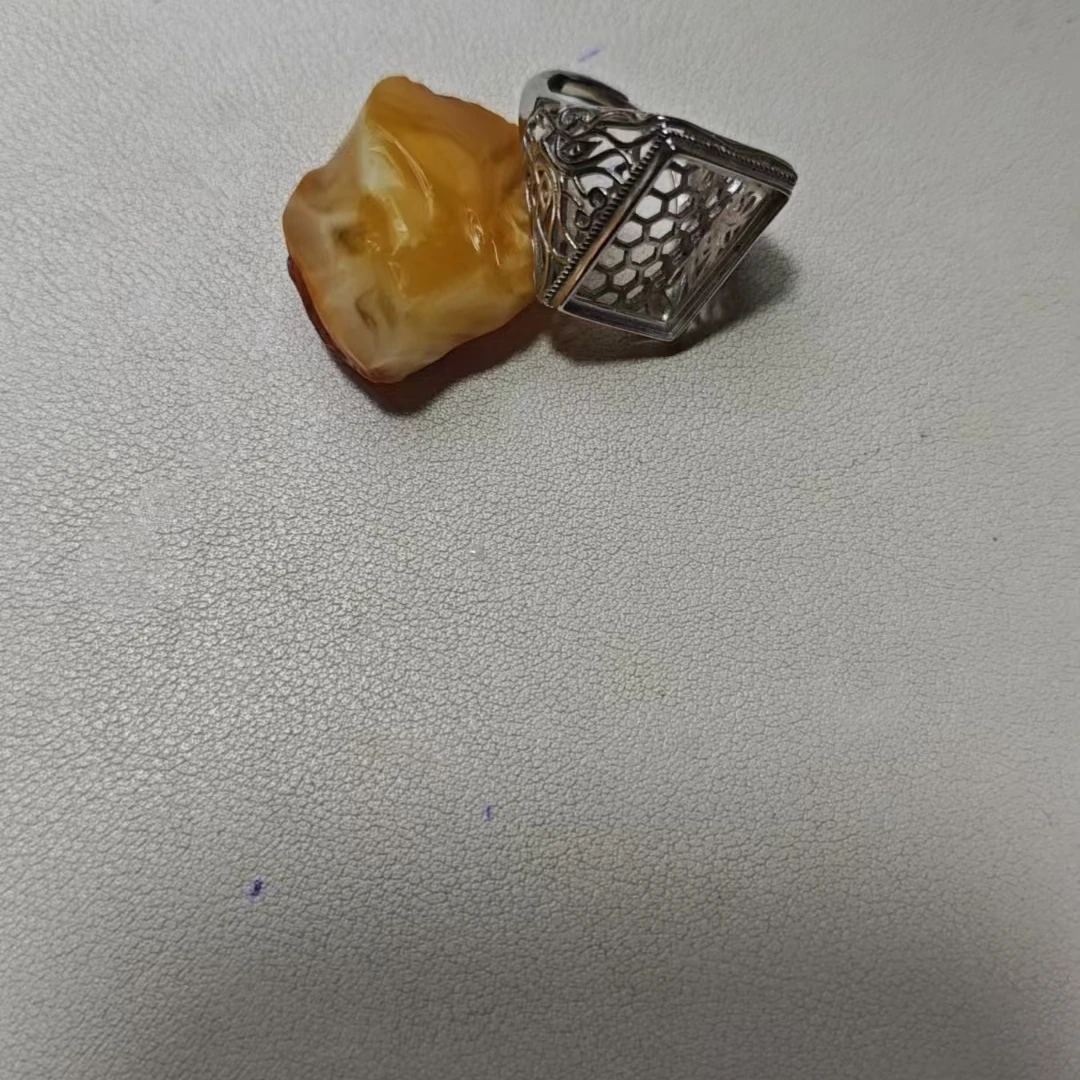 琥珀蜜蜡原石定制