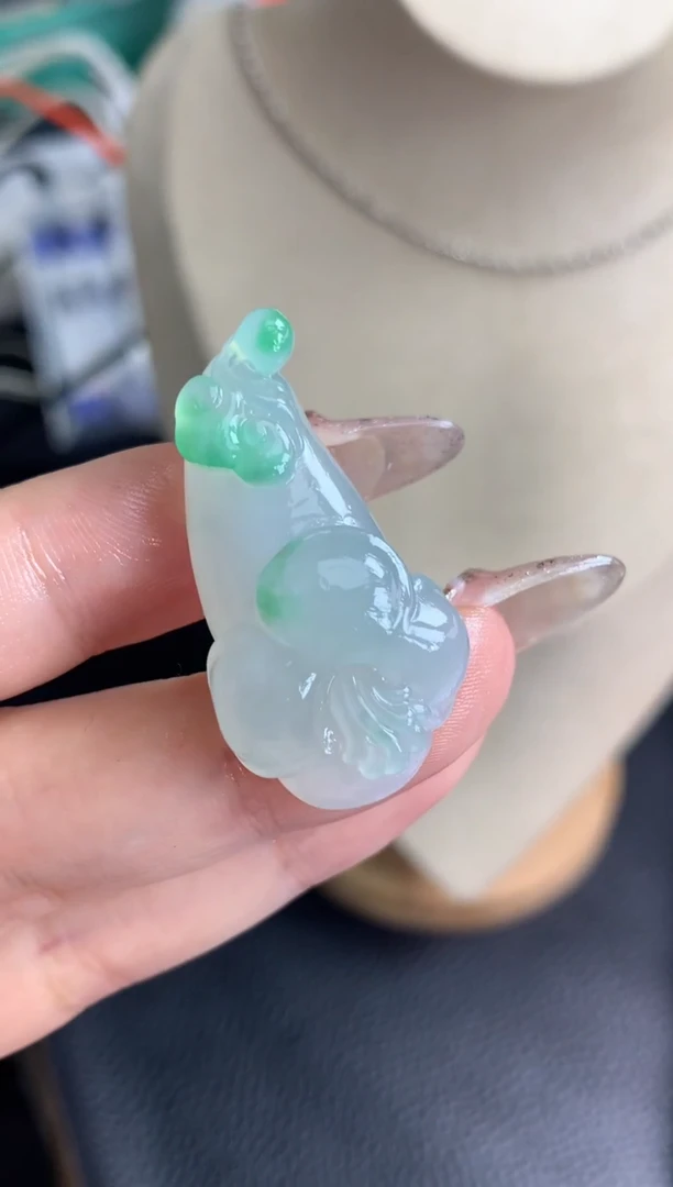 定制翡翠未镶嵌玉兰花