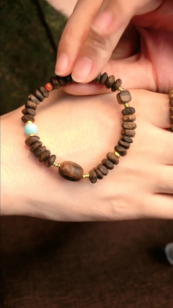 沉香手串随形设计款海南莺歌绿奇楠4g+