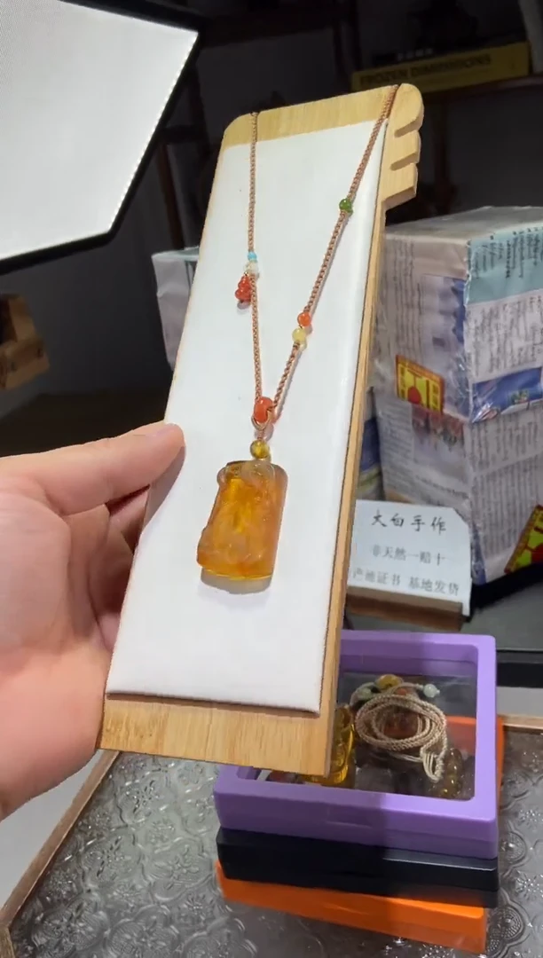 琥珀颈饰未镶嵌九尾狐