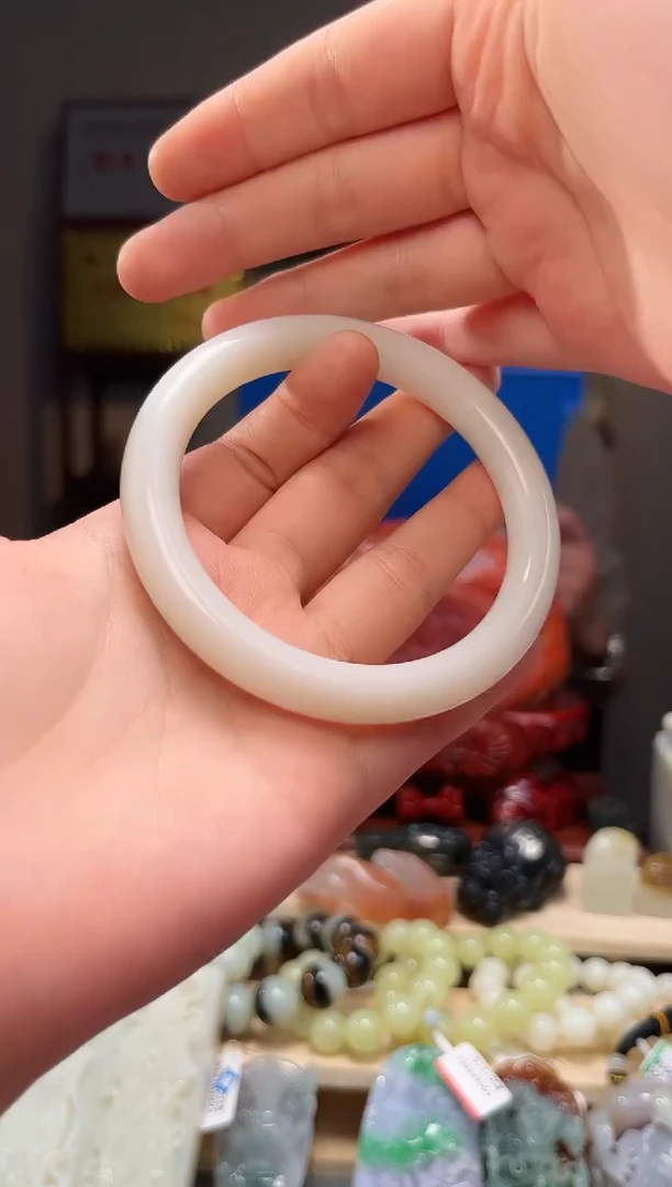 颈饰未镶嵌和田玉浅**笑62