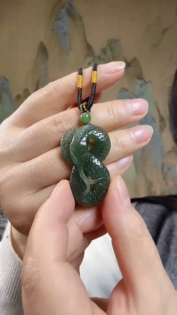 颈饰未镶嵌和田玉.