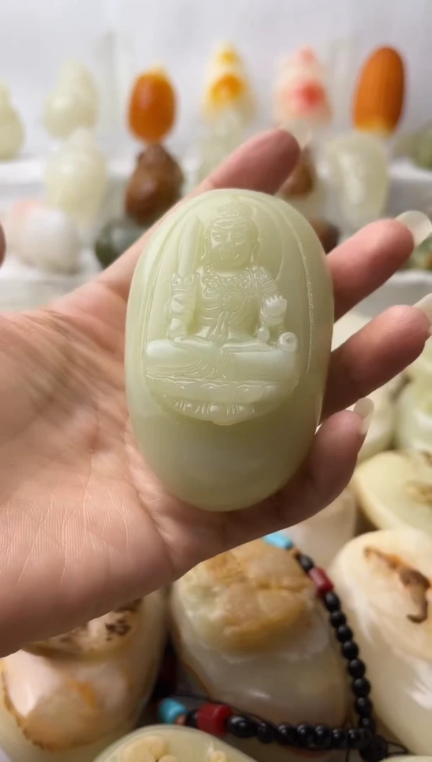 石材方解石手把件不退换不动明王