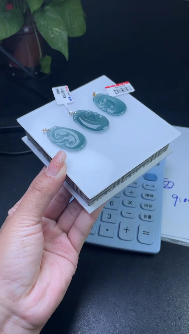 【闪购商品】翡翠吊坠(不含链)18K金镶嵌多样性发一件 A7