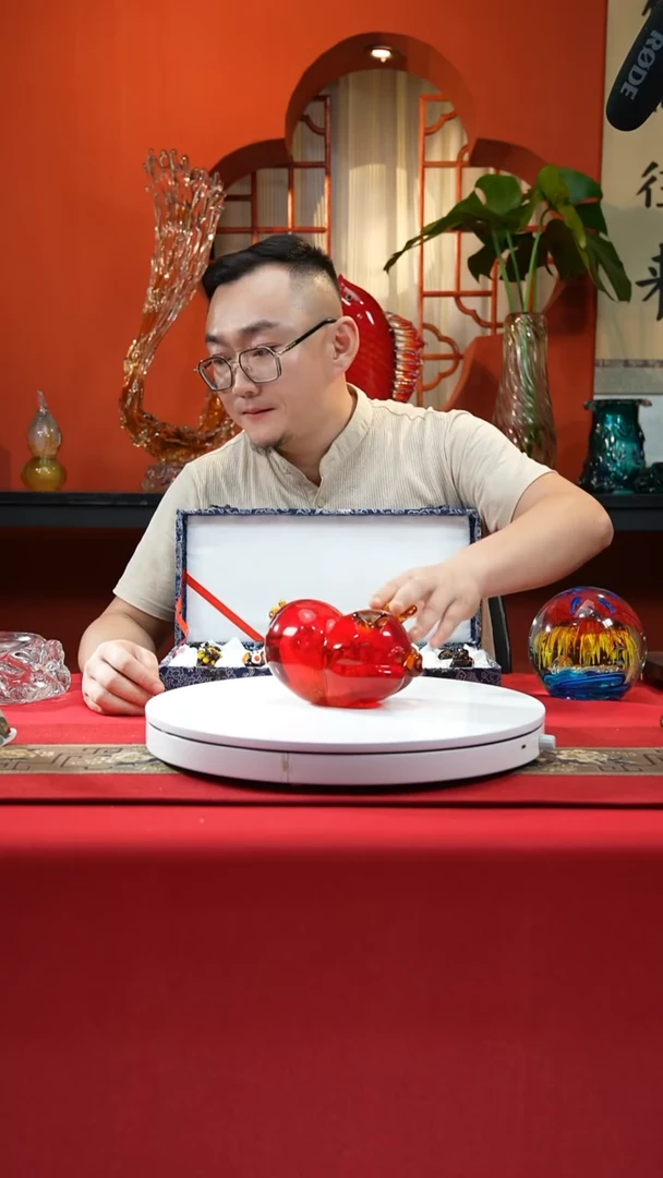 手工艺品琉璃鱼*摇摇猪红色