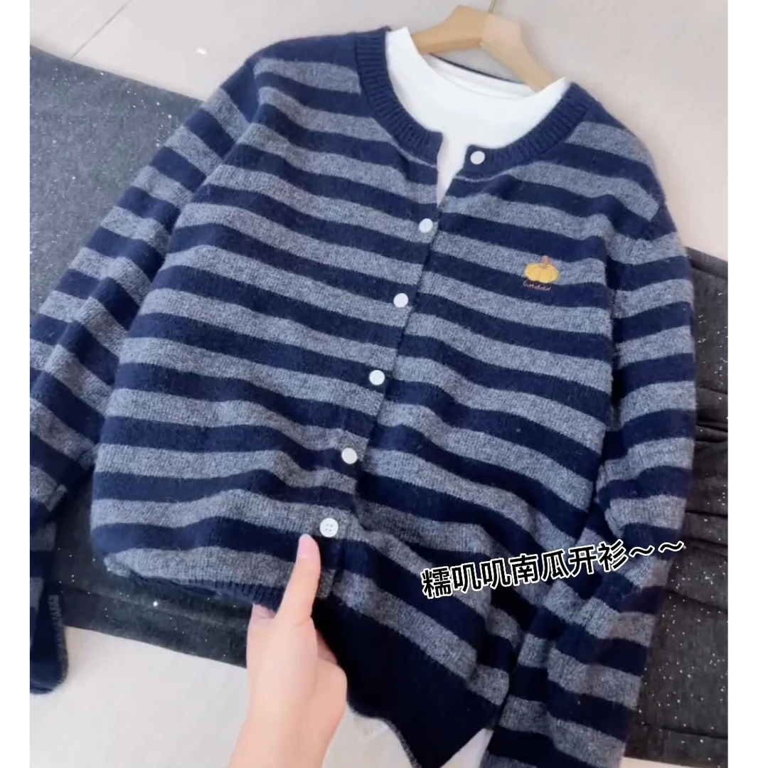 秋冬超火爆款穿搭2025新款韩版减龄显瘦气质百搭条纹糯叽叽针织衫