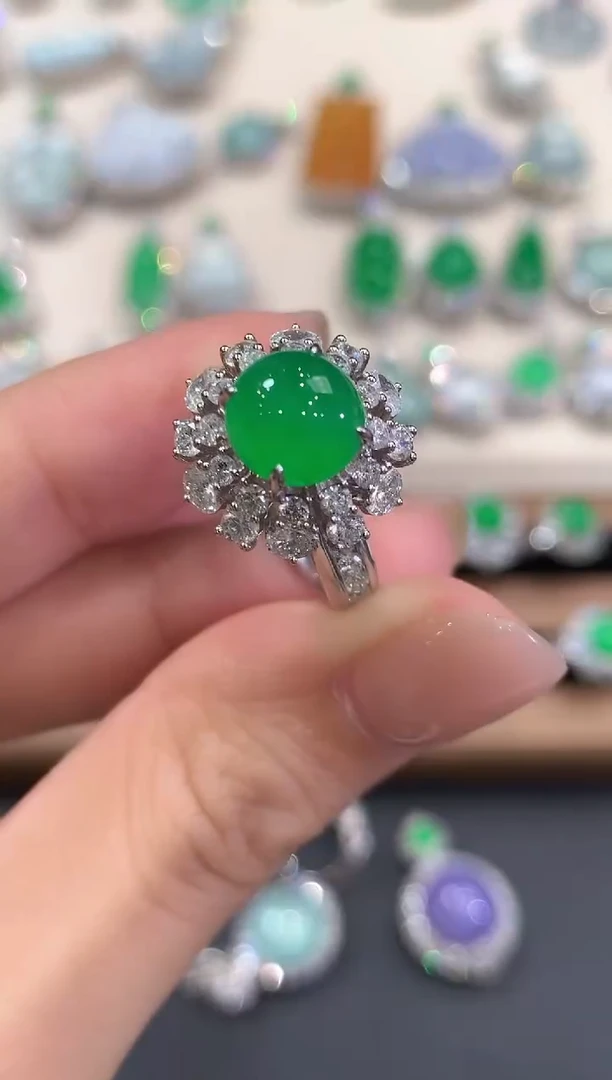 18K金镶嵌戒指翡翠红***阳q100