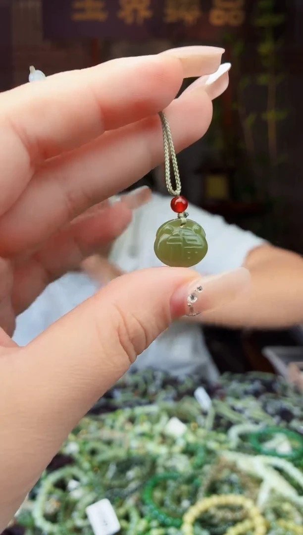 和田玉未镶嵌颈饰拍一发一