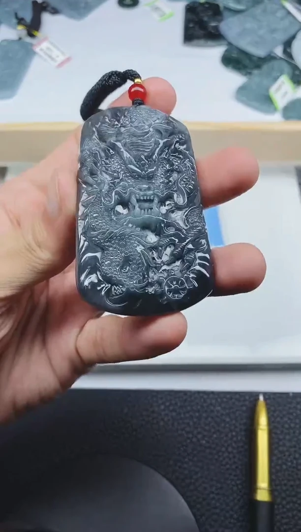 颈饰未镶嵌翡翠