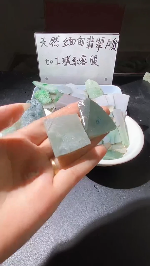 颈饰未镶嵌翡翠人**戏天然缅甸翡翠A货