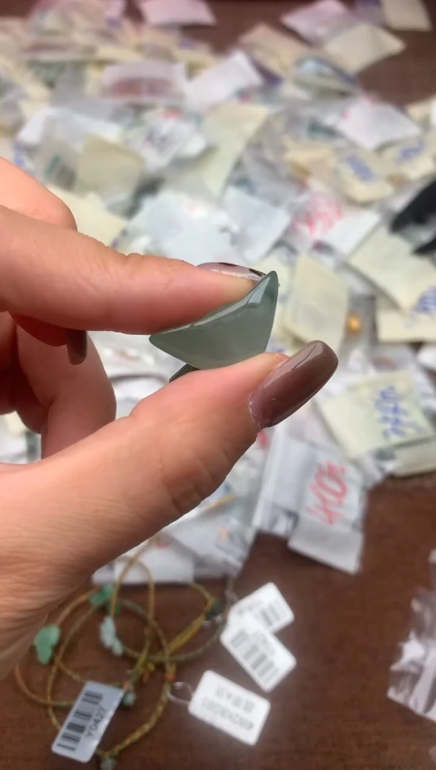 未镶嵌挂件翡翠—