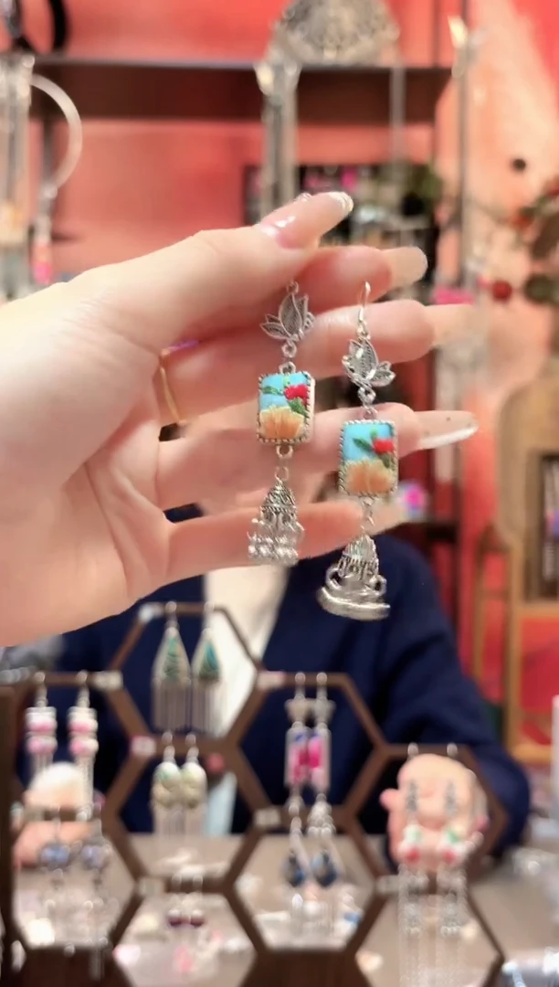 织绣云织谣民族风精美饰品   276