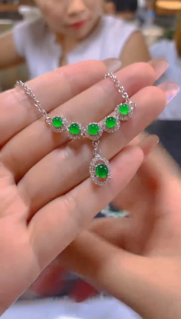 翡翠未镶嵌颈饰多样性发一