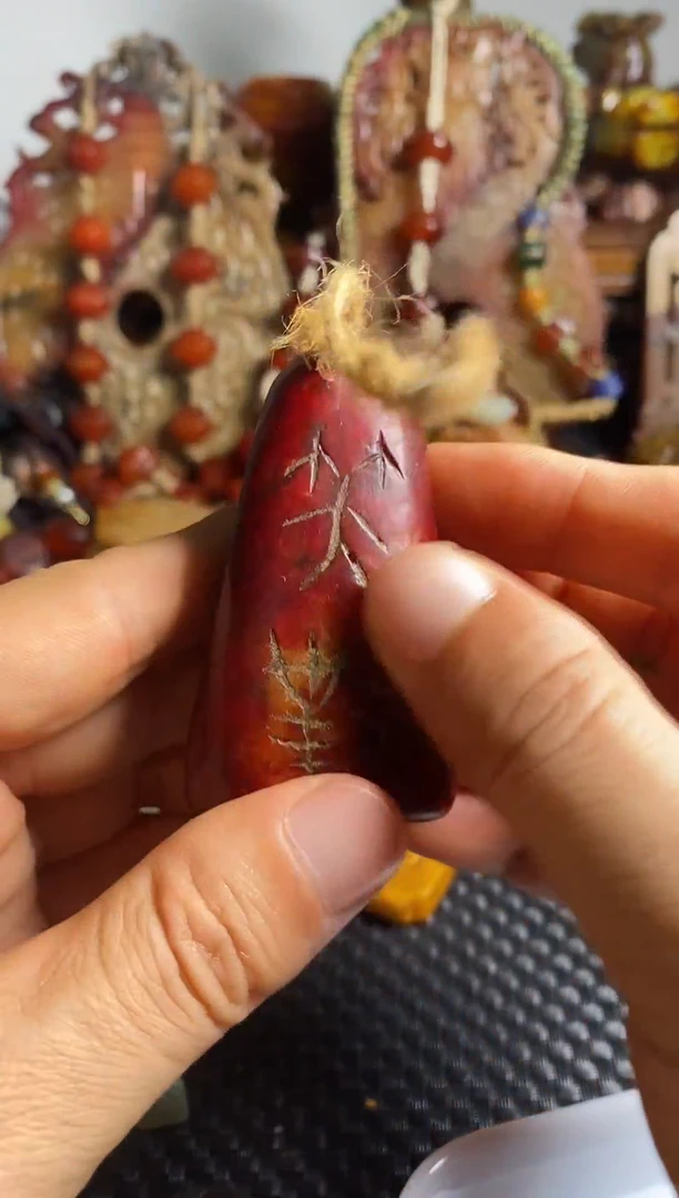 颈饰未镶嵌岫岩老玉（透闪石质玉）未镶嵌挂饰