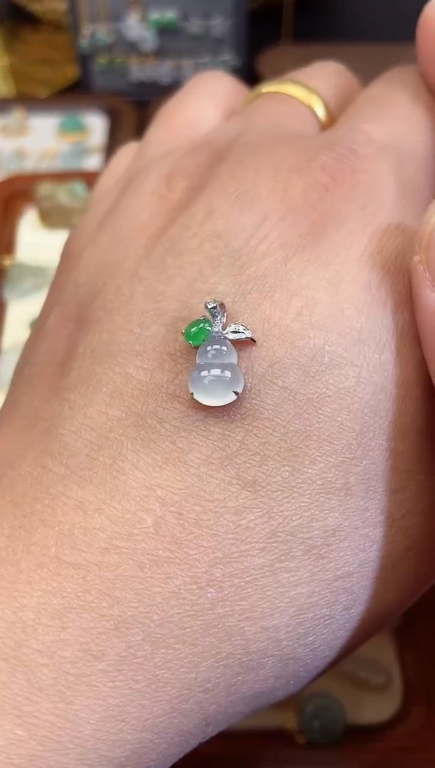 【闪购商品】翡翠吊坠(不含链)18K金镶嵌翡翠