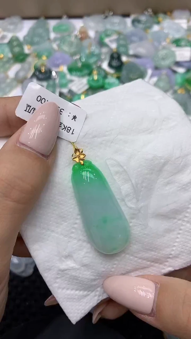 颈饰18K金镶嵌翡翠111111111111