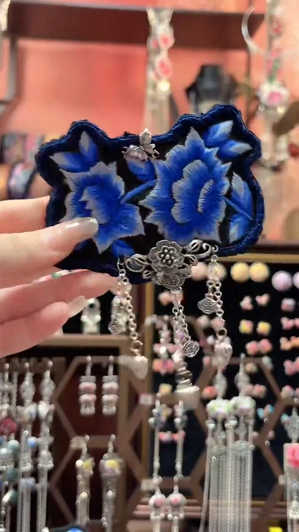 织绣 云织谣民族风精美饰品   97