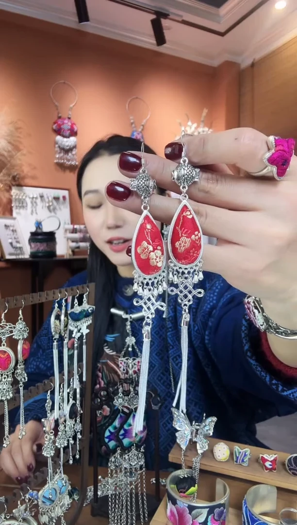 【闪购商品】刺绣纯手工民族风耳环