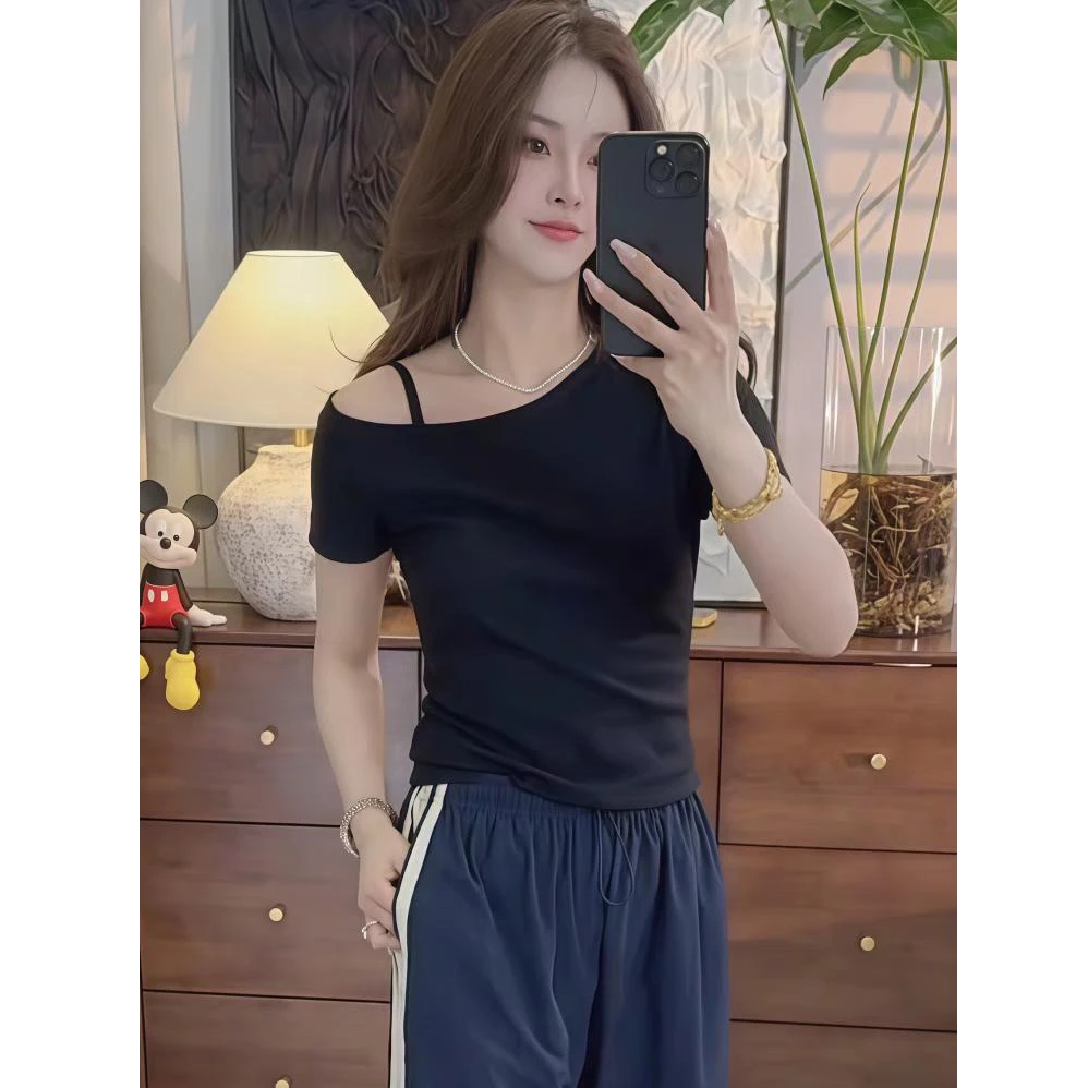 斜肩露肩黑色短袖t恤女2025新款爆款夏季独特绝美修身显瘦上衣女