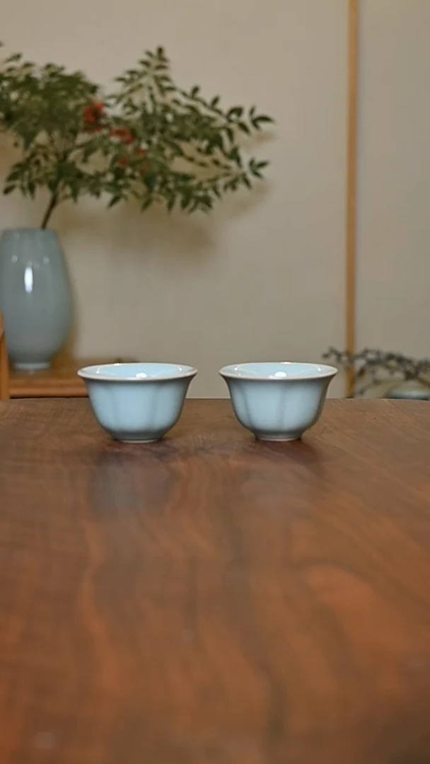 葵口杯2只 天青 微瑕 朱家汝窑款
