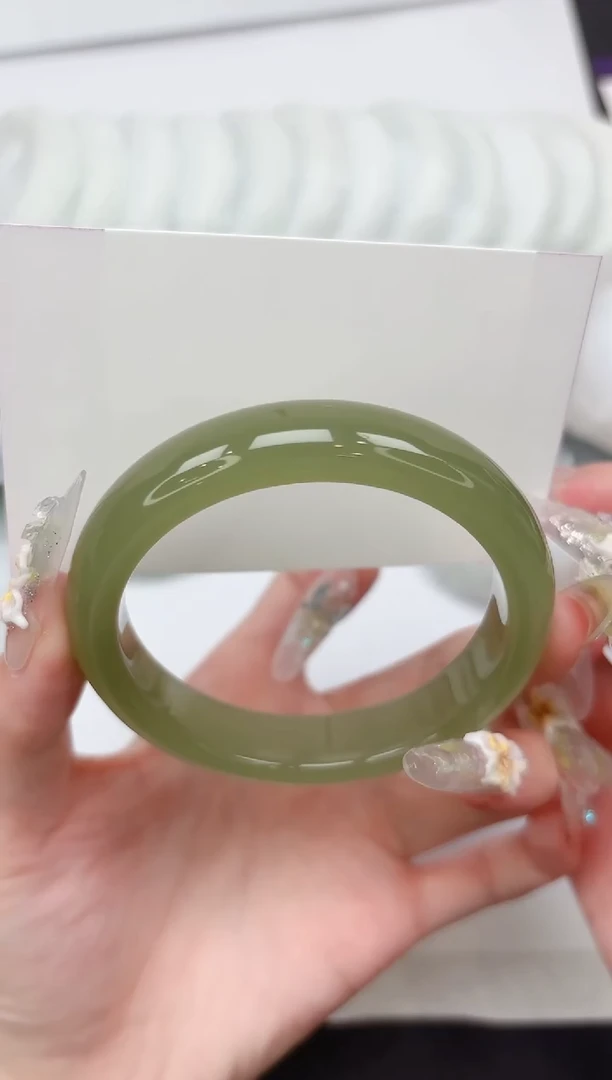 未镶嵌手镯石英质玉52-56.6