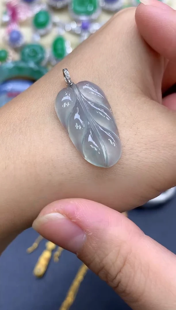 颈饰18K金镶嵌翡翠30-中国好珍宝