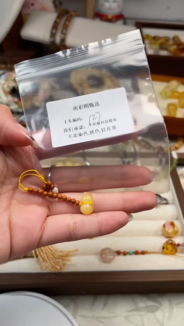 【闪购商品】琥珀裸石未镶嵌127，