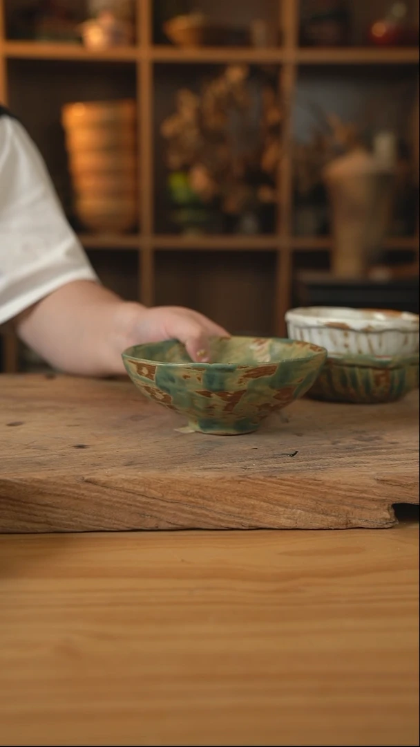 黄绿色的6英寸手捏碗