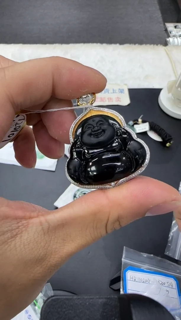 颈饰18K金镶嵌翡翠煤**贝天然翡翠A货孤品一件