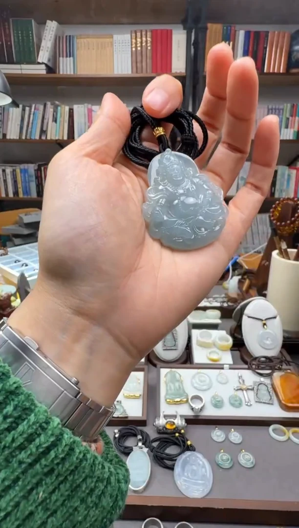 颈饰未镶嵌翡翠黄财神吊坠