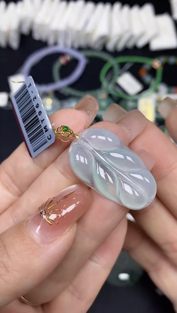 吊坠(不含链)18K金镶嵌翡翠叶子18K金扣镶嵌@@CMT962-1