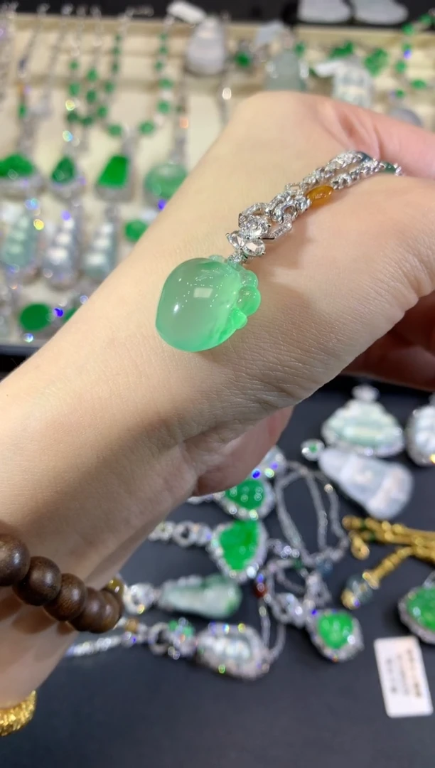 吊坠(不含链)18K金镶嵌翡翠猫****儿75-福瓜（不含链