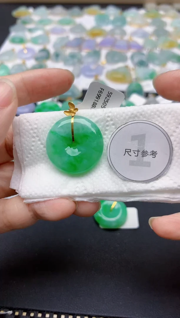 翡翠18K金镶嵌颈饰天然缅甸A货翡翠