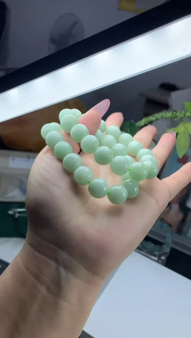 颈饰未镶嵌翡翠翡翠手镯多样性发一件