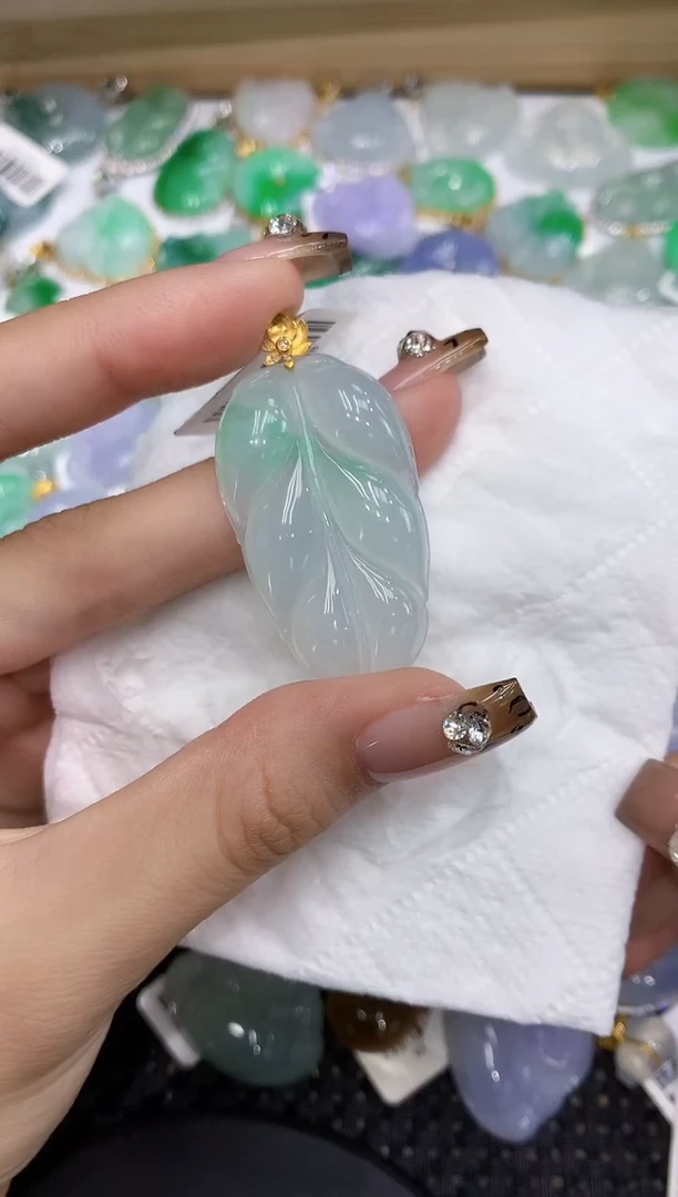 翡翠18K金镶嵌颈饰111111111111