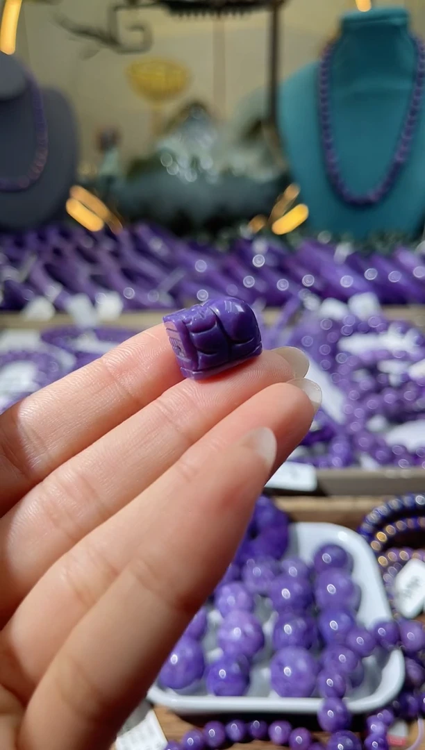 查罗石（紫龙晶）未镶嵌貔貅.